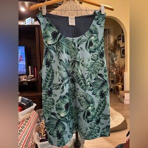 Original use med nwot beautiful workout top or any day!